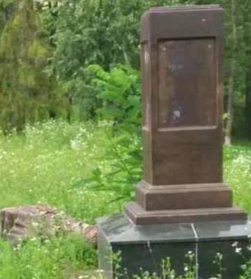 З ім&#039;ям Путіна на табличці: у Харківській області знесли пам&#039;ятник російському царю