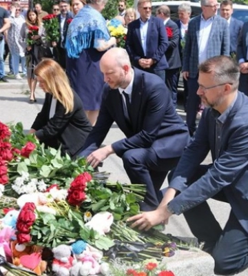 Место попадания ракет в Виннице посетили представители 15 стран Европы