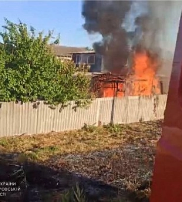 Рятувальники у Кривому Розі гасили пожежу в господарчій споруді