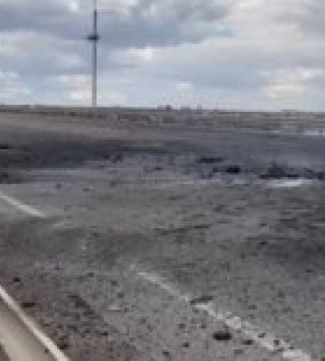 В Херсоне был нанесен удар по Антоновскому мосту: что известно (видео)