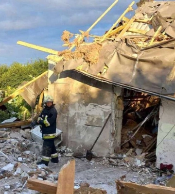 У Дніпрі рятують поранену під час обстрілу Нікополя дитину