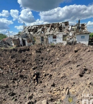 Зруйновані будинки та школи: за добу росіяни обстріляли 15 міст і сіл на Донеччині