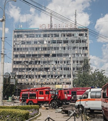 В Виннице закончили разбирать завалы, спасатели достали живыми трех человек