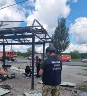 Загинули сімейна пара та підліток: фото наслідків удару окупантів по зупинці у Харкові