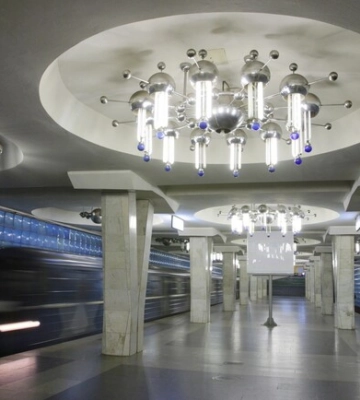 У Харкові через обстріли зупинили метро