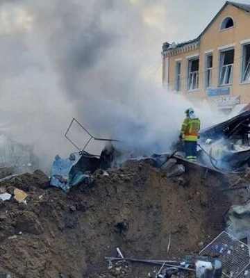 В Бахмуте россияне ударили по центральному рынку. ВИДЕО+ФОТОрепортаж
