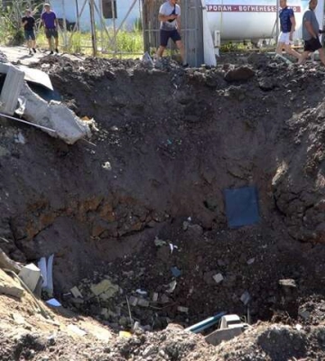 Обстріл Миколаєва: рашисти влучили в АЗС та газогін (фото, відео)
