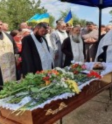 На Вінниччині, Франківщині, Полтавщині та Одещині священники УПЦ відспівали загиблих захисників України
