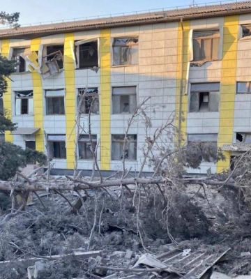 Є загибла, поранені та масштабні руйнування: окупанти обстріляли три райони Дніпропетровщини