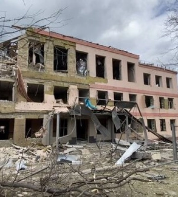 Завершено розбір завалів будівлі школи у Краматорську, виявлено тіла трьох людей, - ДСНС. ФОТОрепортаж