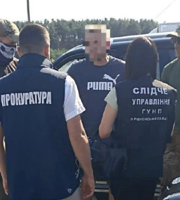 Житель Рівненщини продавав позашляховики, які ввозили в Україну як гумдопомогу для ЗСУ