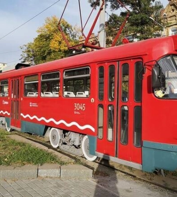 У Дніпрі курсанти врятували підлітка, який потрапив під трамвай