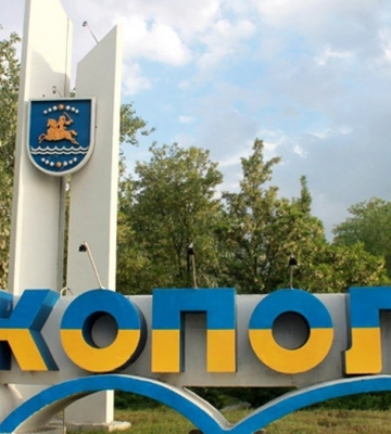 За ніч окупанти випустили по Нікополю понад 50 снарядів: є поранені 