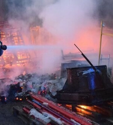 Росіяни влучили у житловий будинок в Миколаєві: під завалами люди, поранено 16-річну дитину