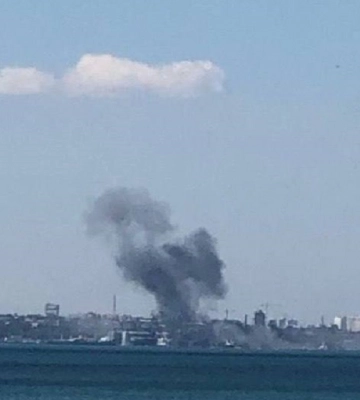 РФ нанесла ракетный удар по Одессе: в порту возник пожар