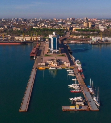 Росіяни завдали ракетного удару по порту Одеси