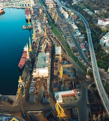 Україна продовжує готуватися до експорту зерна, попри ракетний удар РФ по Одесі