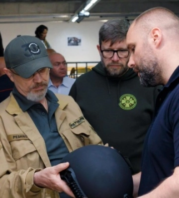 Резніков відвідав Харківщину та вручив відзнаки її захисникам