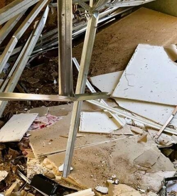 Росіяни влучили у житловий будинок в Миколаєві: під завалами люди, поранено 16-річну дитину