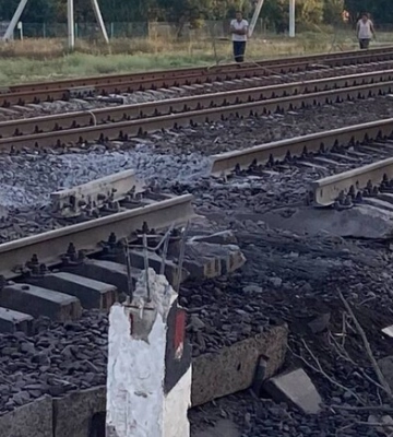 Мер Мелітополя розповів, що за вибухи були вночі, і показав результат 