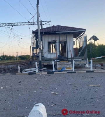 Атакованы аэродром, ж/д дорога в оккупированном Мелитополе: мэр рассказал подробности
