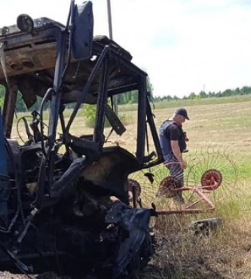 Під  Харковом у полі підірвався трактор:  тракторист загинув на місці