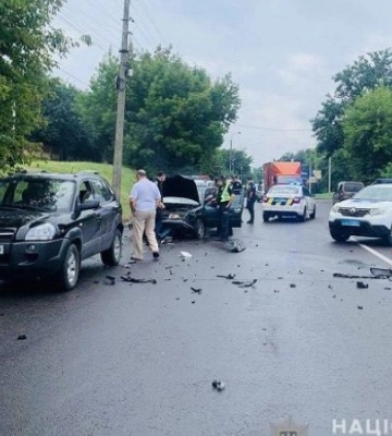 У Рівному водій розбив п&#039;ять автомобілів під час втечі від поліції
