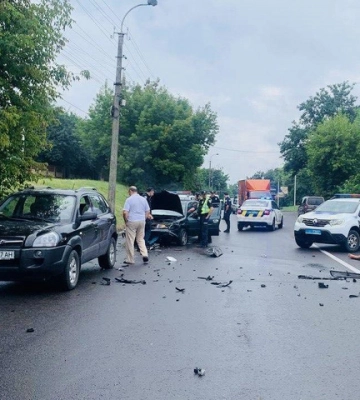 Розбив 5 машин: у Рівному порушник тікав від поліції та спичинив ДТП