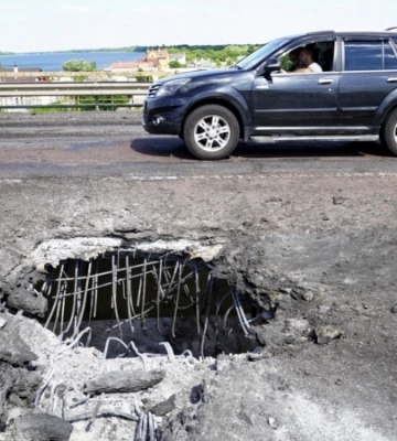 Через пошкодження Антонівського мосту в Херсоні війська РФ хочуть облаштувати понтонну переправу – облрада
