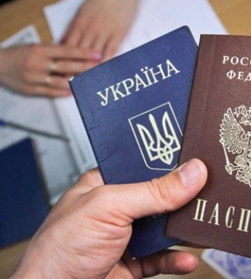 Вражеский паспорт. Наказывать ли за получение гражданства РФ в оккупации?
