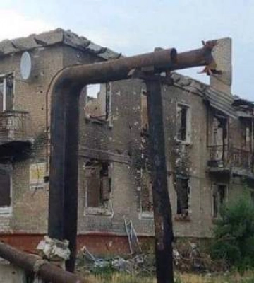 росіяни жорстоко спалюють населені пункти Луганщини, які не можуть захопити