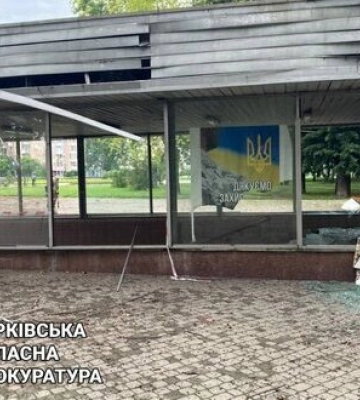 Наслідки ракетного удару по Харкову: пошкоджено підприємство, багатоповерхівка та автосалон. ФОТОрепортаж