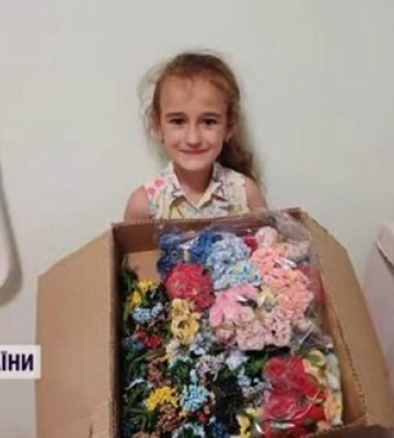 Семилетняя волонтер приобрела для военных два автомобиля и тепловизора. ВИДЕО