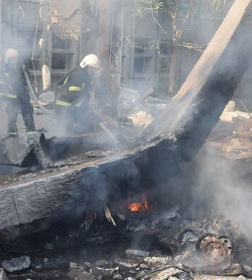 В Николаеве после ночного обстрела загорелись два предприятия
