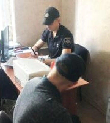 Поліцейські викрили зловмисника, який обікрав підприємство у Чернігові