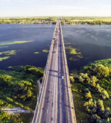ЗСУ вдарили по Антонівському мосту. Окупанти визнають його пошкодження