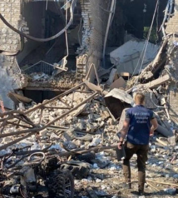 Ракетний обстріл Харківщини: пошкоджений завод та згорілі автівки