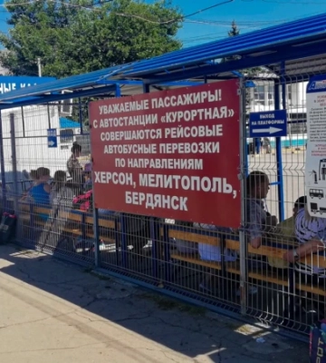 Із Сімферополя продовжують відправляти автобуси в Херсон, попри дані про пошкодження Антонівського мосту