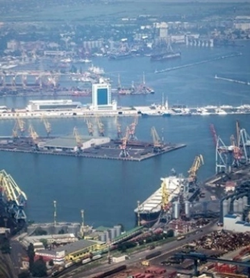 Страхування суден із зерном України різко подорожчало