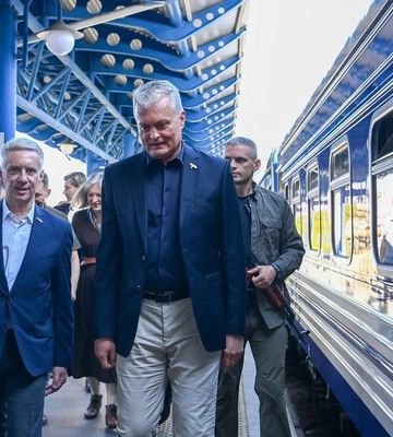 Президент Литви прибув до Києва відзначити День державності