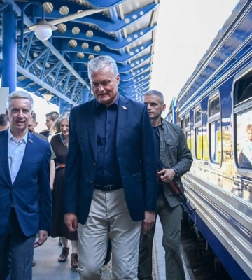 Президент Литви прибув до України, щоб відзначити День державності