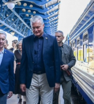 Президент Литви прибув до Києва відзначити День державності