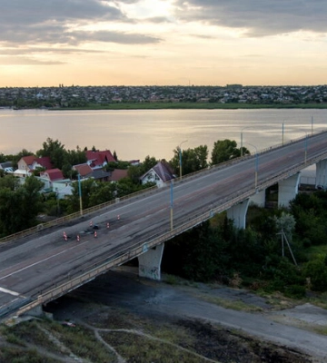 Оккупанты взялись строить переправу вместо Антоновского моста 