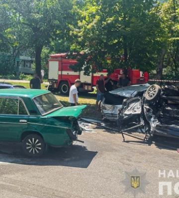 У Запоріжжі BMW зім&#039;яв припарковані авто і збив 6 перехожих: 2 загинули