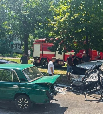 У Запоріжжі BMW зім&#039;яв припарковані авто і збив 6 перехожих: 2 загинули