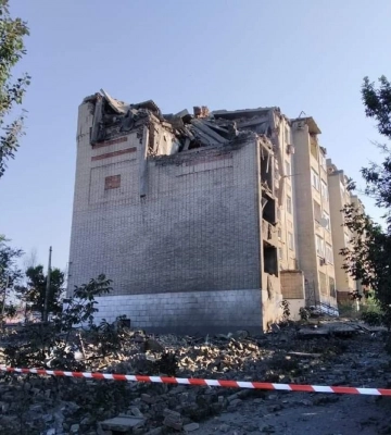 Росіяни обстріляли Торецьк: з-під завалів зруйнованого будинку рятувальники вилучили два тіла