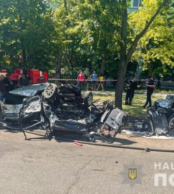 У Запоріжжі BMW зім&#039;яв припарковані авто і збив 6 перехожих: 2 загинули