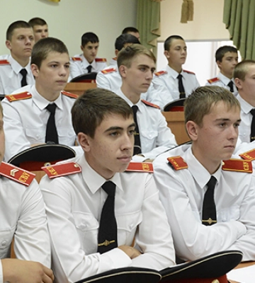 Набирають кадетів та юноармійців: Росія готує дітей до війни