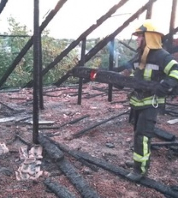 Ночью оккупанты выпустили более 40 снарядов по Никополю: фото последствий обстрела