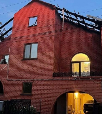 Російська армія вдарила по житловому кварталу у Нікополі: фото
